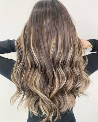 お客様と9年かけて作ってきたハイライト。重ねで育てるカラーの完成形