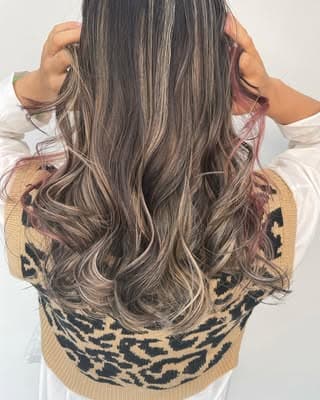 ハイライトとフェイスフレーミングのMIX。地毛残しスタイル